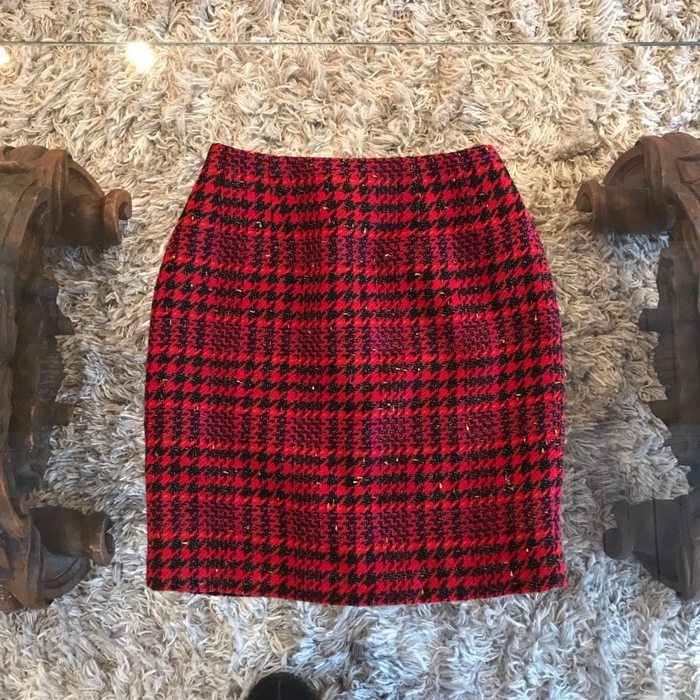 Red houndstooth skirt by Joseph Vincent. Size 4.